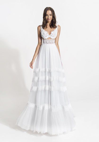 abito da sposa bianco con decorazioni a mano