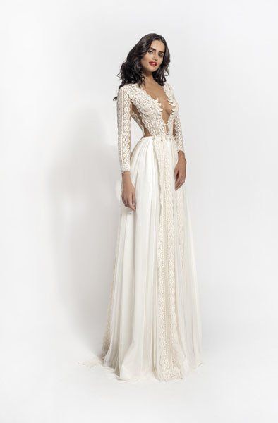 abito da sposa lungo classico di colore avorio
