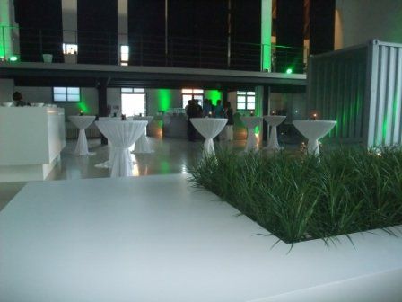 Stehtische beim Sommerfest von Bassier, Bergmann & Kindler Ludwigsburg GmbH