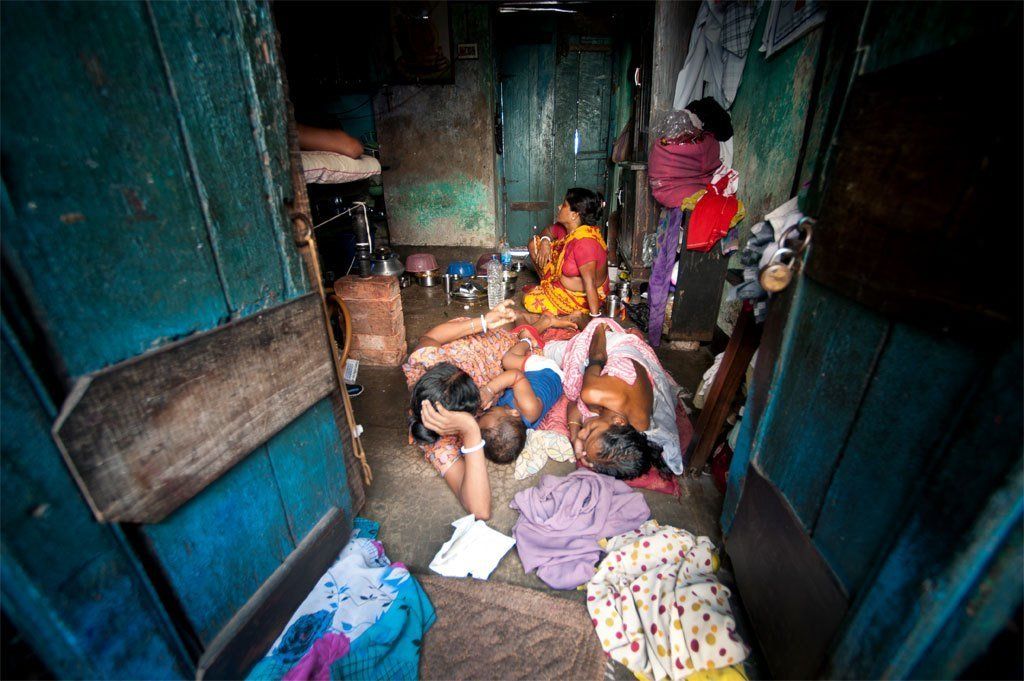 World’s poor bearing the brunt of global crises, stresses the UN rights expert