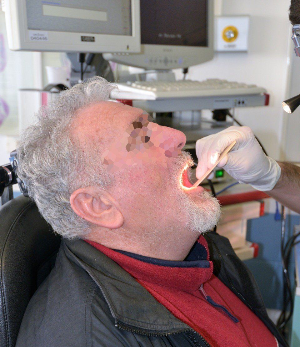 Visita medica presso un centro di otorinolaringoiatria