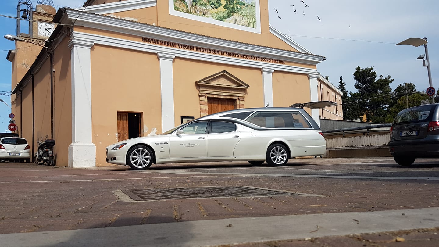 Auto funebre
