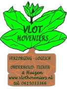 Groen VLOT Hoveniers-logo met tekst over blad- en tuinonderhoud op een bruin bord voor landschapsarchitectuur en -onderhoud.