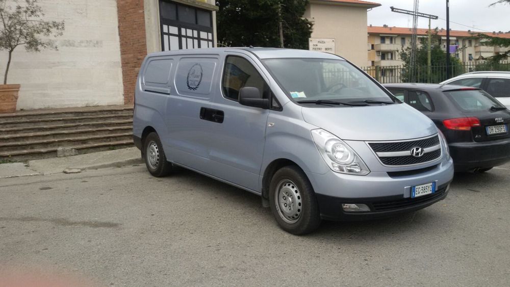 furgone dell'agenzia funebre