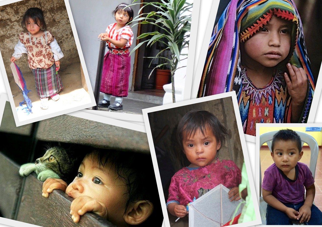 Collage von kleinen Kindern, einige in traditioneller Kleidung. Verschiedene Szenen und Gesichtsausdrücke werden gezeigt.