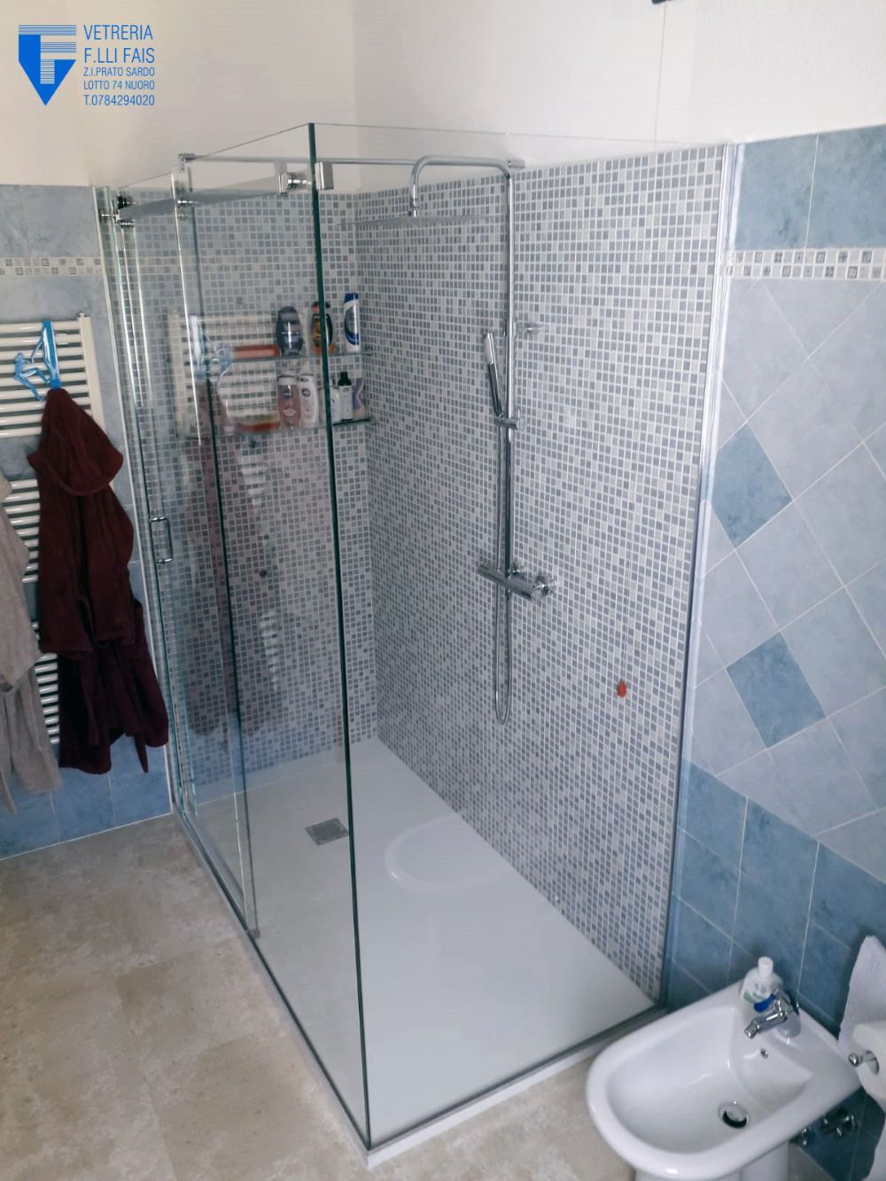 cabina doccia realizzata in vetro