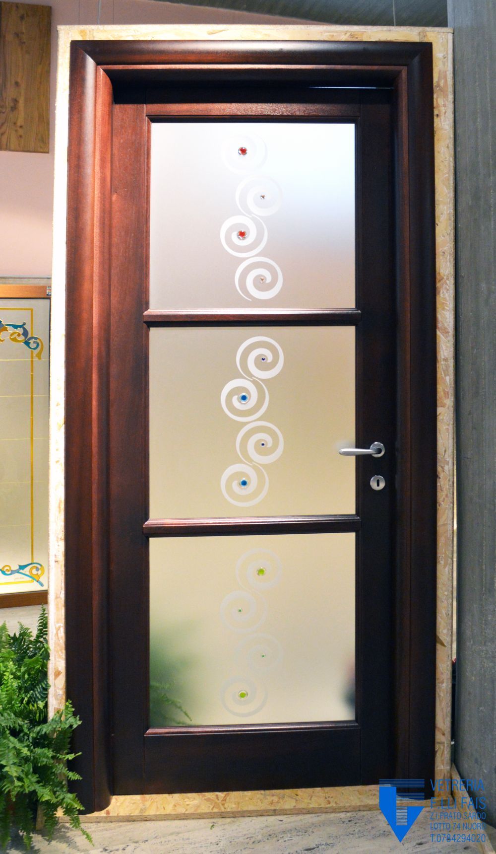 porta con vetri decorati in stile classico