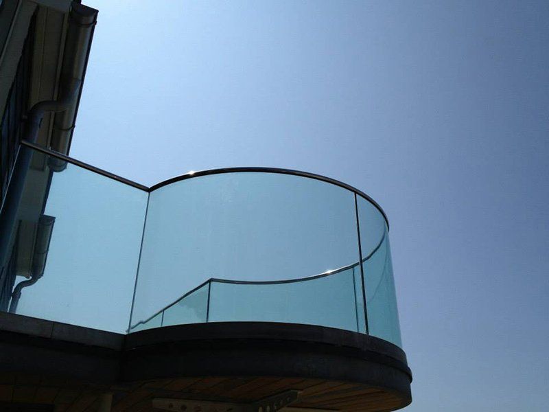 glass balcony pattern