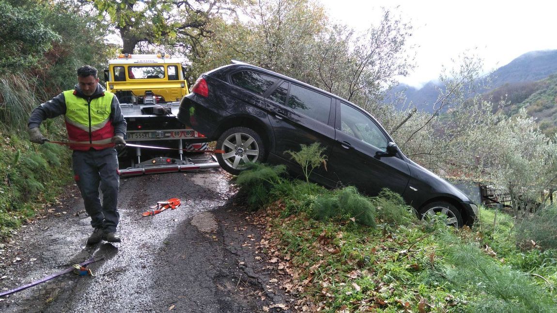 recupero auto fuori strada