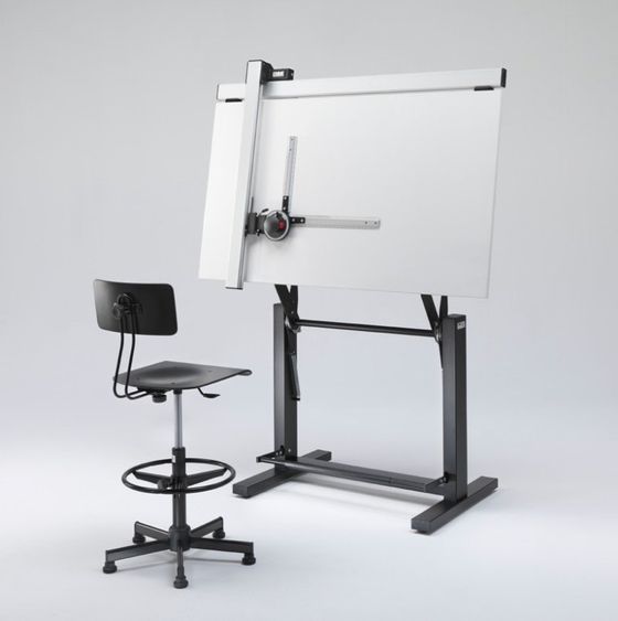 Tavolo da disegno con sgabello regolabile