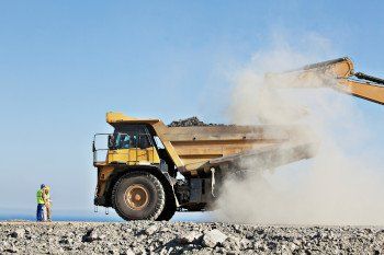 Lorry collecting aggregates