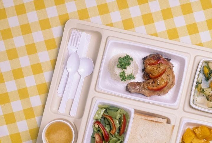 pasto bilanciato e posate di plastica