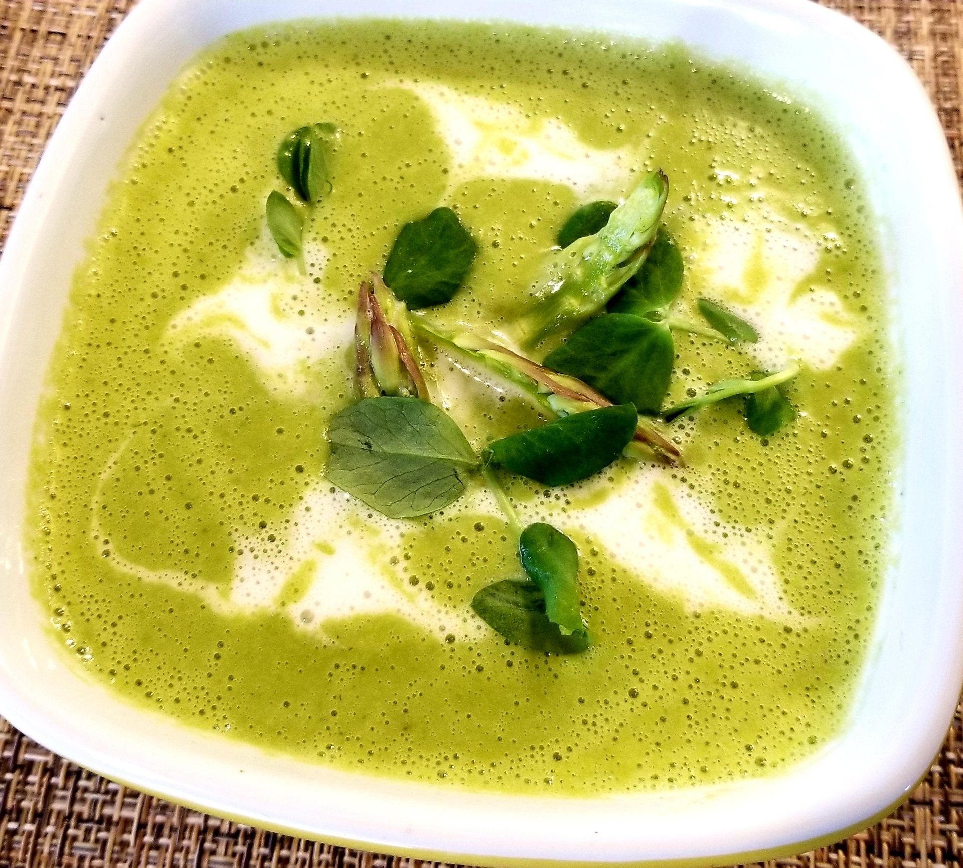 Fresh Asparagus Pea Soup