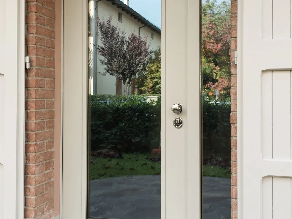 porta blindata con vetro bianca