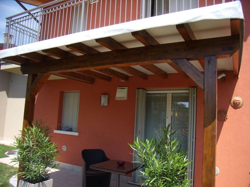 pensilina in legno