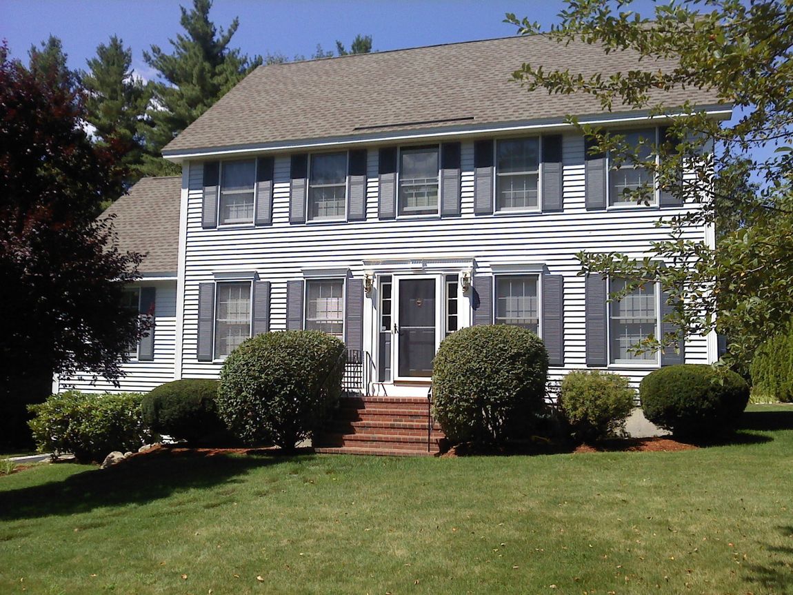 Large Grey Home - Merrimack, NH