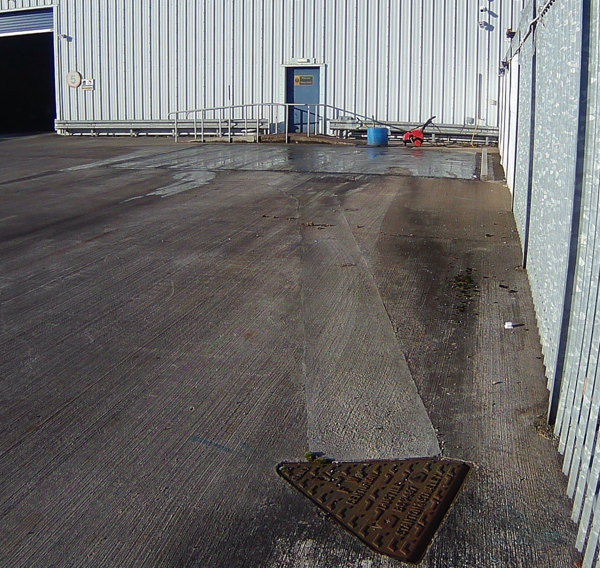 Vehicle wash bay