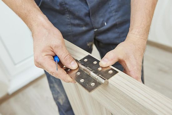 Rockhampton Handyman Replacing A Door Hinge