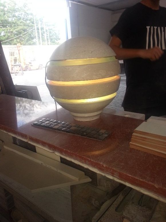 Sfera in pietra decorativa