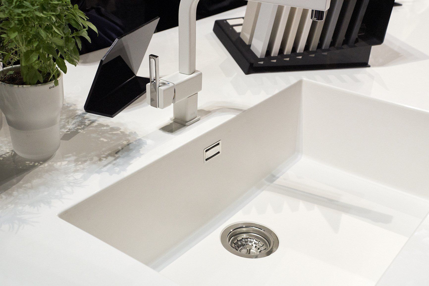 Lavandino in Lapitec bianco