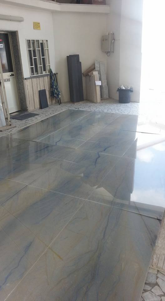 Lastre tagliate ad acqua