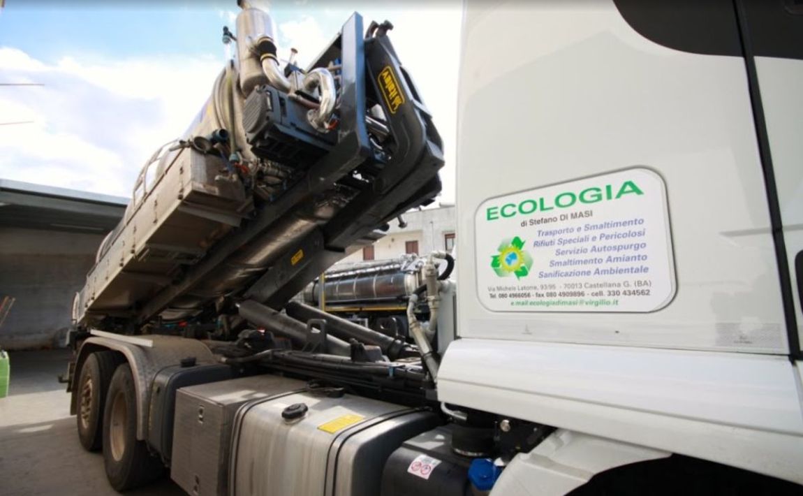camion per trasporto rifiuti