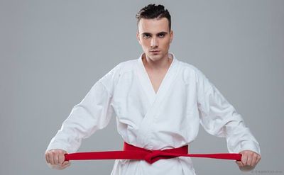 Vor allem bei Kampfsportarten sind Zähne, Zahnfleisch und Kiefer der Gefahr von Verletzungen ausgesetzt. Vor allem bei Kampfsportarten sind Zähne, Zahnfleisch und Kiefer der Gefahr von Verletzungen ausgesetzt.