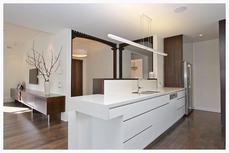 white kitchen sink