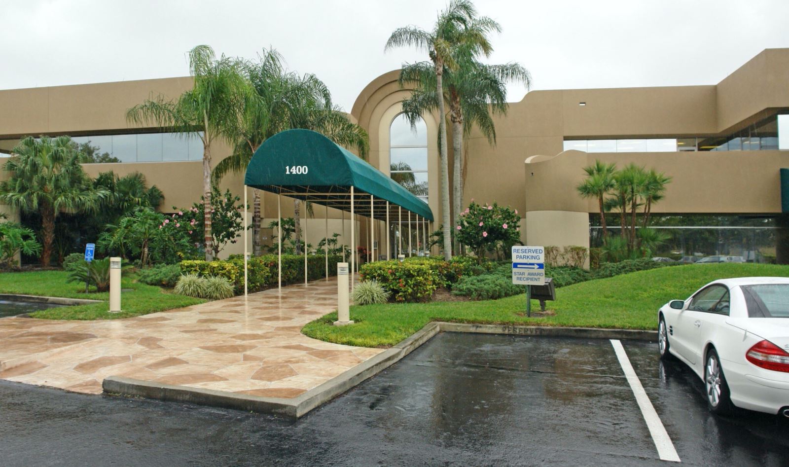 1400 east newport center drive