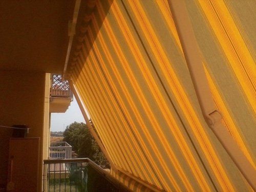 tenda da sole a righe