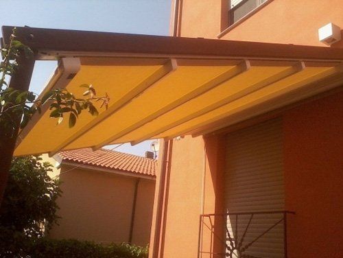tenda da sole gialla