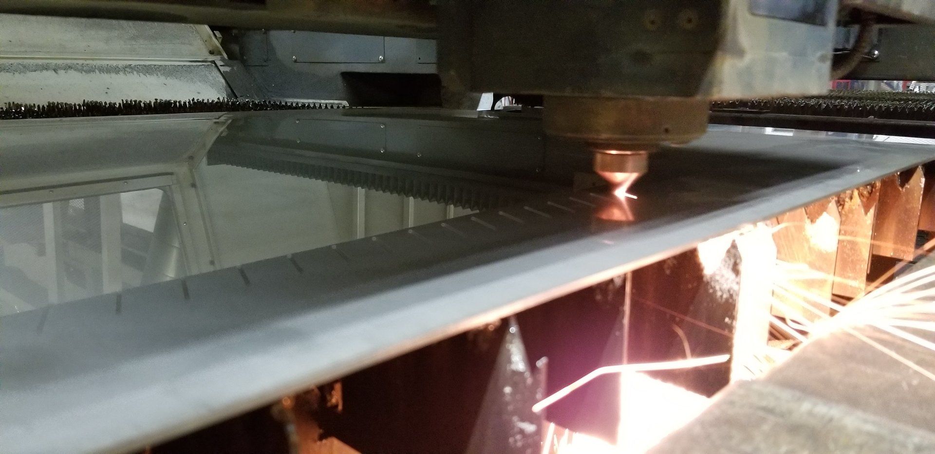 Fiber laser cutting