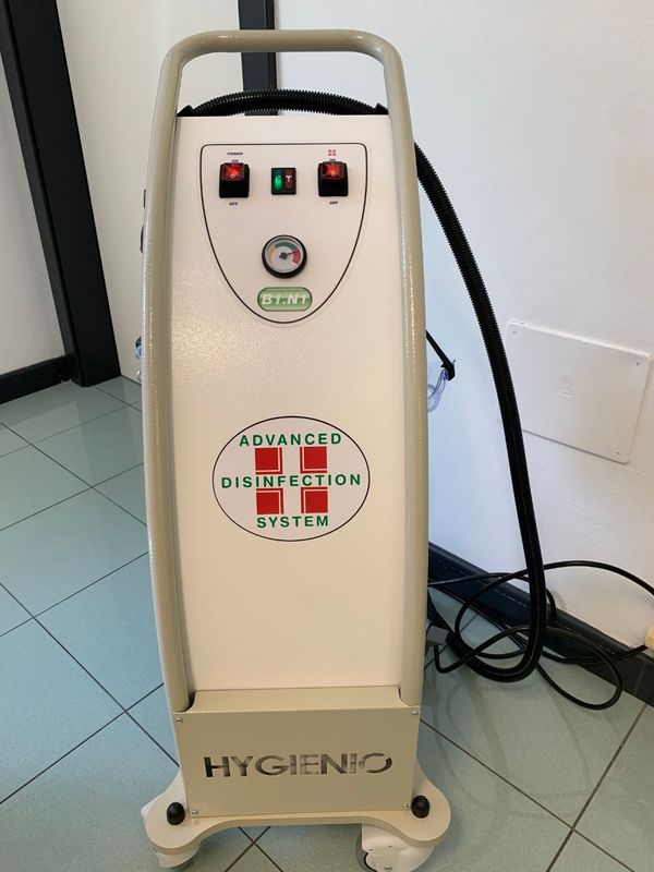 Medico chirurgo odontoiatra specializzato in parodontologia ad Ala