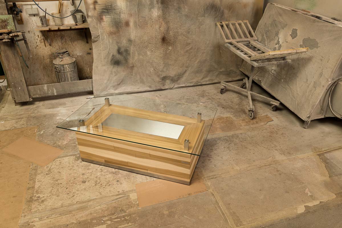 Die Heinisch - Wohntische, Wohntisch und Couchtisch mit Beleuchtung und kundenspezialisiertem Text oder Logo, sofa table with lighting  and customized text or logo, Glasstischplatte, Glass tabletop, luxury, Möbelmanufaktur, Heinisch Manufactory, modern, customized