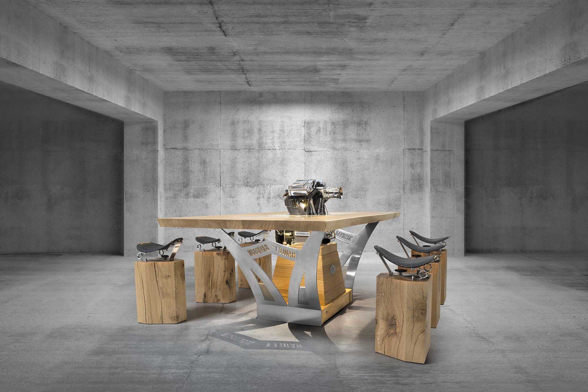 Heinisch Table , Thementisch, echter Harley Davidson Motor , luxury,  Möbelmanufaktur, Heinisch Manufactory, customized