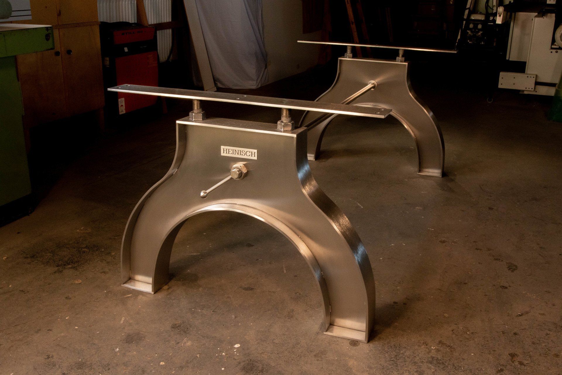 Der HEINISCH - Fallkerbetisch, Tisch, Thementisch,  HEINISCH Table, table frame, Tischgestell, Stahl, luxury, Möbelmanufaktur, Heinisch Manufactory, modern design, Tabletop,  ash, Esche
