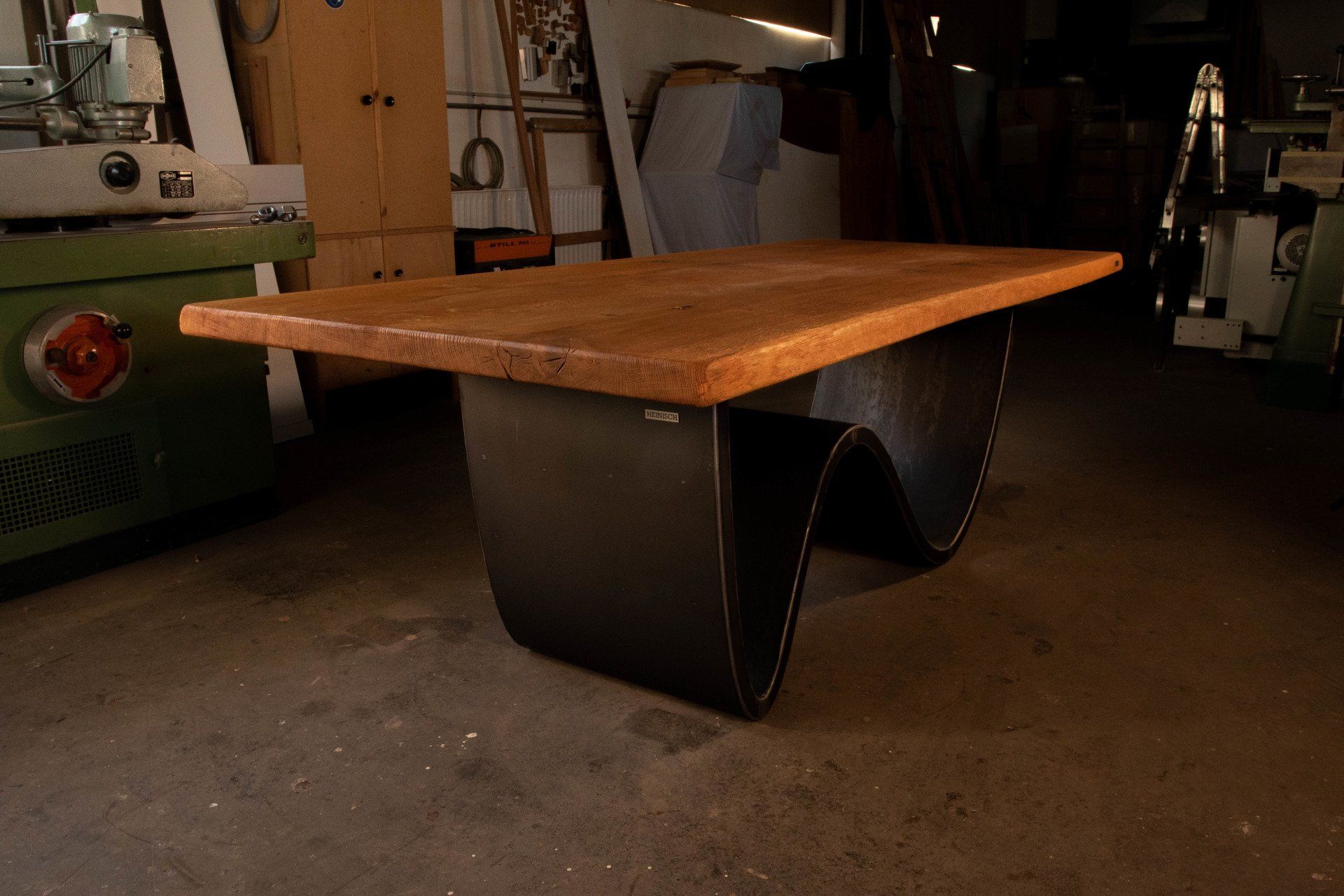 Der HEINISCH - Spanobjekttisch, Tisch, Thementisch,  HEINISCH Table, table frame, Span, luxury, Möbelmanufaktur, Heinisch Manufactory, modern design, Tabletop, Tischplatte, Eiche, oak