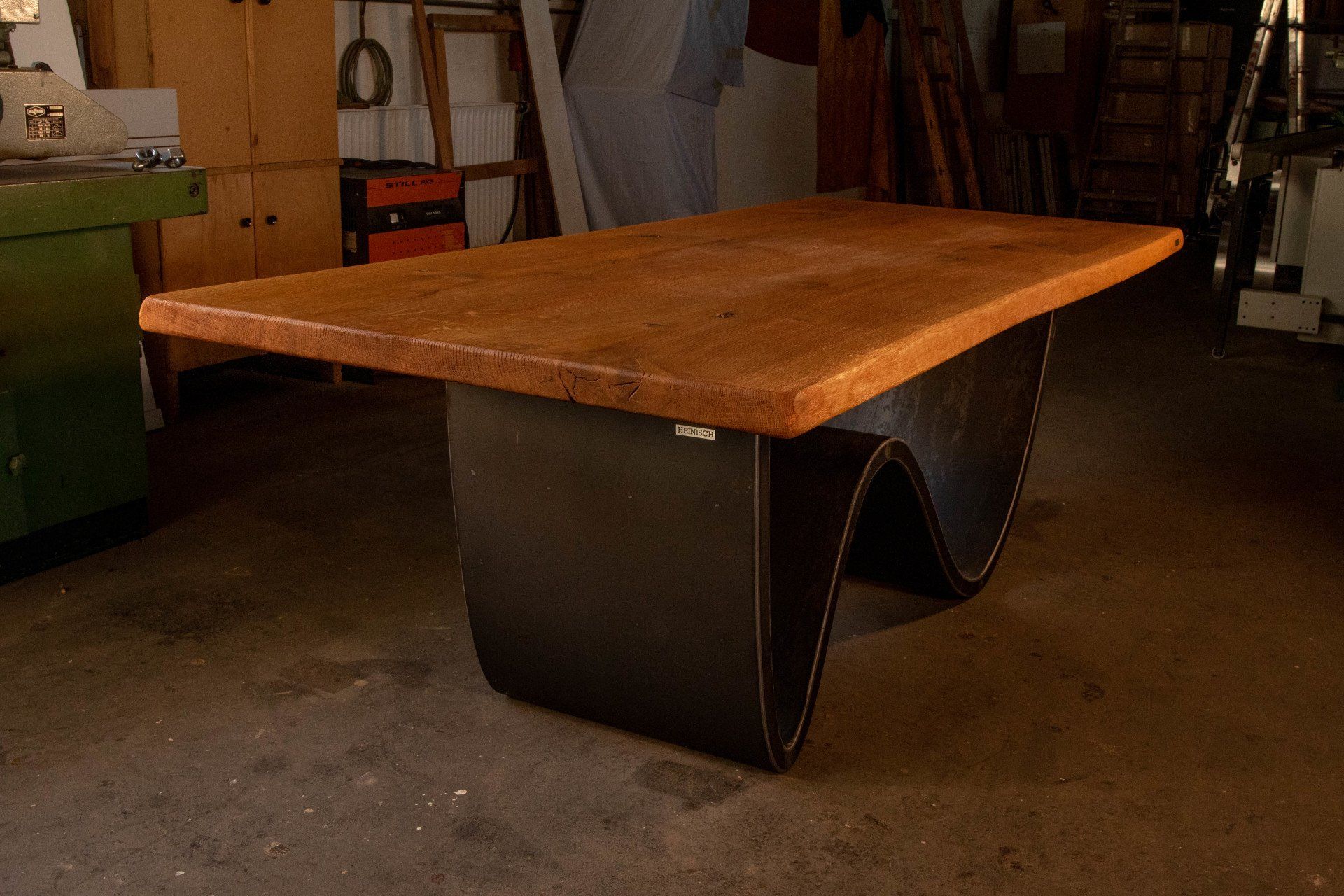 Der HEINISCH - Spanobjekttisch, Tisch, Thementisch,  HEINISCH Table, table frame, Span, luxury, Möbelmanufaktur, Heinisch Manufactory, modern design, Tabletop, Tischplatte, Eiche, oak