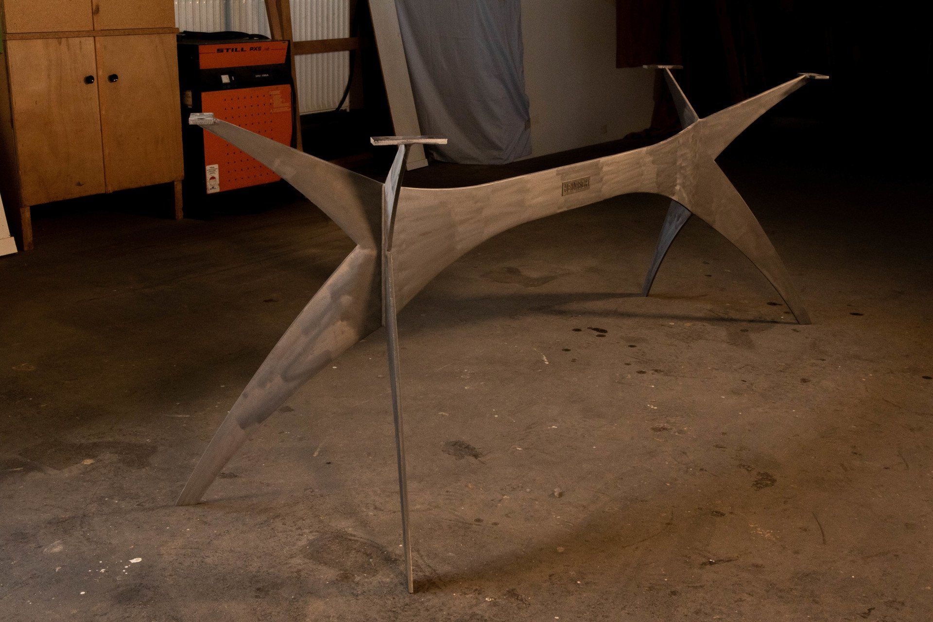 Der HEINISCH - Sterntisch, Tisch, Thementisch, HEINISCH Table, table frame, Stern, luxury, Möbelmanufaktur, Heinisch Manufactory, modern design, Tabletop, Tischplatte, ash, Esche