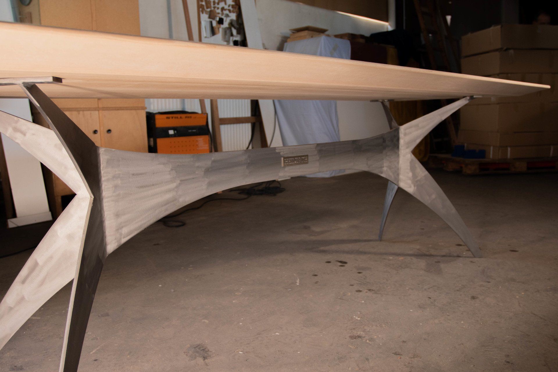 Der HEINISCH - Sterntisch, Tisch, Thementisch, HEINISCH Table, table frame, Stern, luxury, Möbelmanufaktur, Heinisch Manufactory, modern design, Tabletop, Tischplatte, ash, Esche