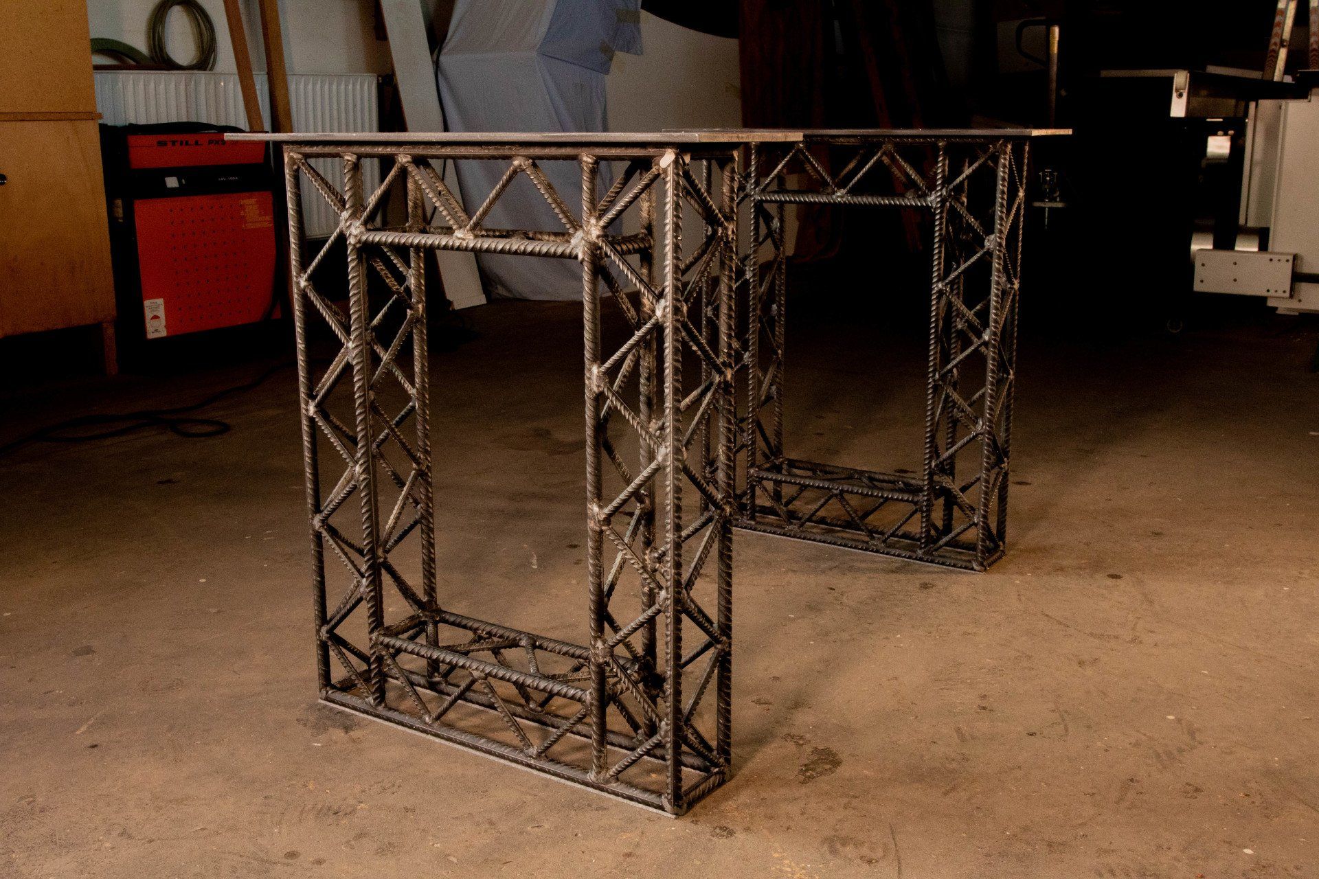 Der HEINISCH - Zebranotisch, Tisch, Thementisch,  HEINISCH Table, table frame, Zebranoholz, luxury, Möbelmanufaktur, Heinisch Manufactory, modern design, Tabletop, Tischplatte,  Zebrano