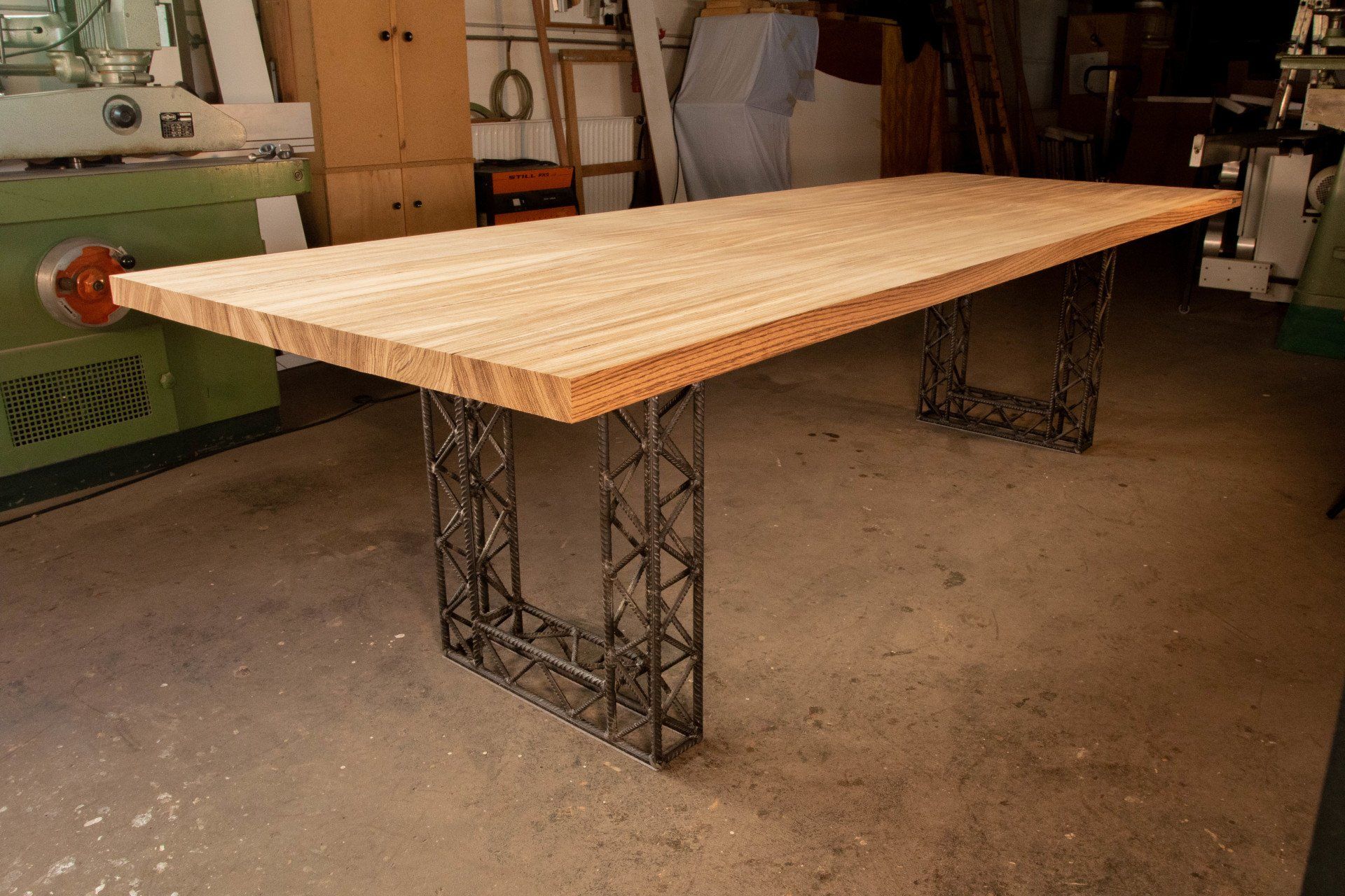 Der HEINISCH - Zebranotisch, Tisch, Thementisch,  HEINISCH Table, table frame, Zebranoholz, luxury, Möbelmanufaktur, Heinisch Manufactory, modern design, Tabletop, Tischplatte,  Zebrano