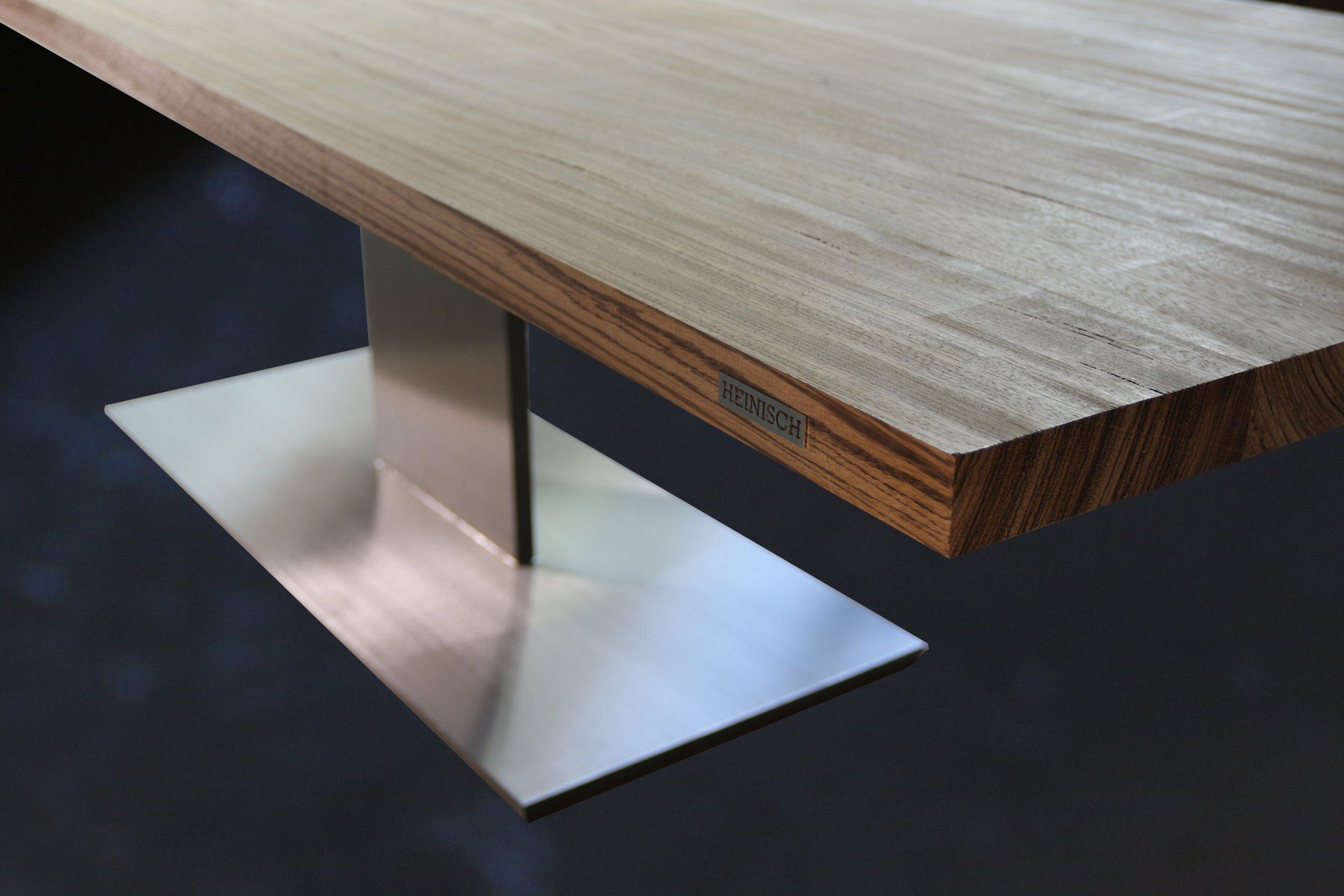 Der HEINISCH Zebranoobjekttisch, Tisch, Thementisch, HEINISCH Table, table frame, Zebranoholz, luxury, Möbelmanufaktur, Heinisch Manufactory, modern design, Tabletop, Tischplatte, Zebrano