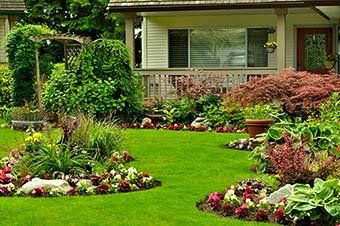 Well landscaped yard - landscaping in Waynesboro, PA