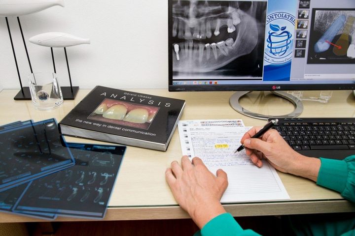 Controllo approfondito dell'arcata dentale