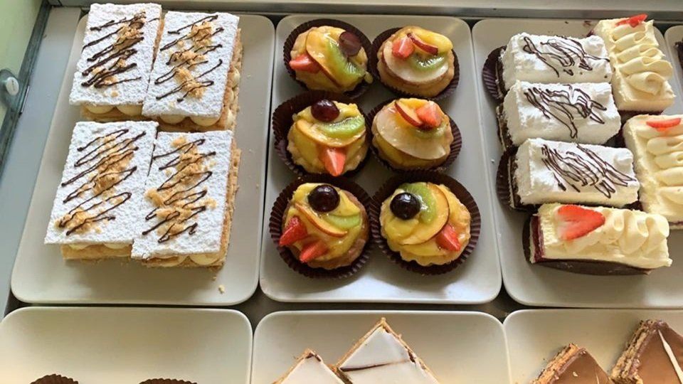 vassoio di pasticcini vari