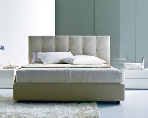 letto matrimoniale con testiera trapuntata
