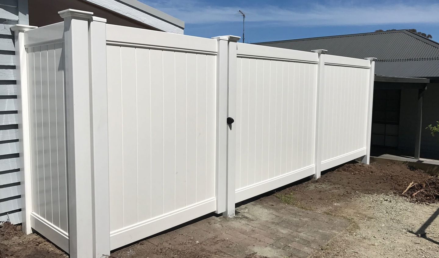 Custom Fence Building Companies In Oshawa & Durham Region