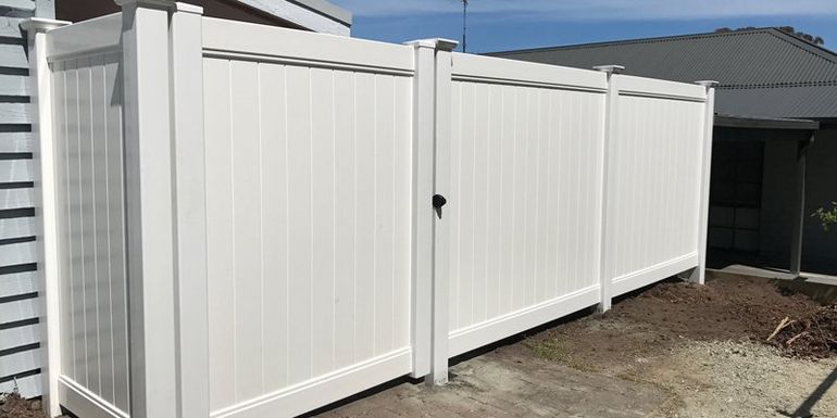 Custom Fence Building Contracting Companies Durham Region