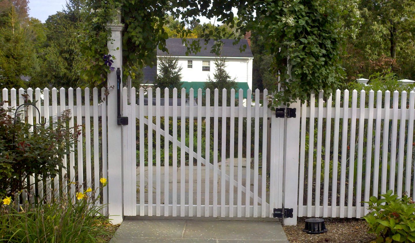 Wooden Fence Contractors In Durham Region